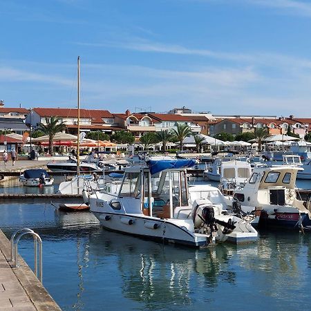 Neu Renovierte Ferienwohnung Mit Klima, Wlan, Terrasse Und Grill Pula Exteriör bild